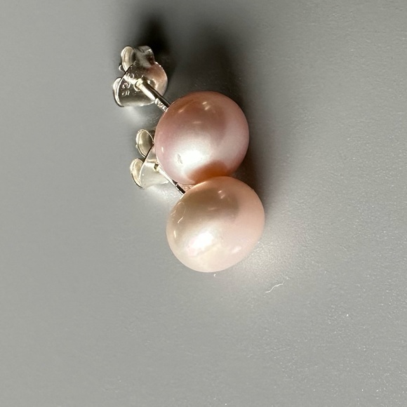 Sterling Silver Freshwater Pearl Stud Earrings Light Purple 7mm - Picture 5 of 11